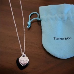 TIFFANY DOUBLE HEART PENDANT WITH CHAIN.